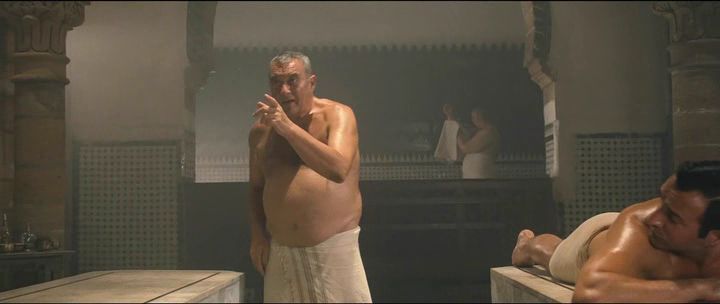 oss117-daddybear-bath-13