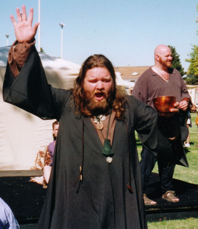 renaissance-faire-bear-01