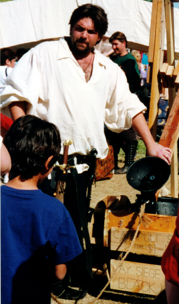 renaissance-faire-bear-03